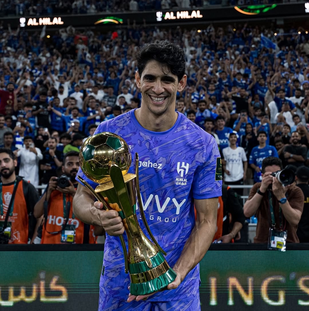 بونو يعد جمهور الهلال بمواصلة التتويج بعد الفوز بكأس الملك