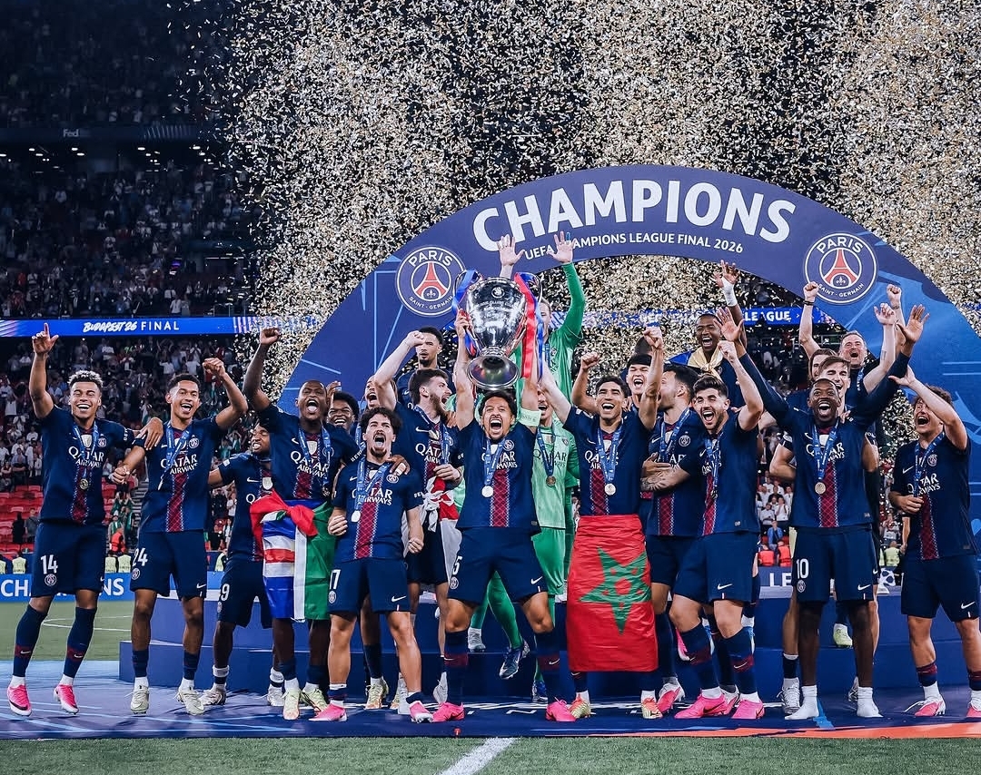 كفاراتسخيليا يفوز بجائزة أفضل لاعب في عصبة الأبطال و5 لاعبين من سان جيرمان في تشكيلة المسابقة