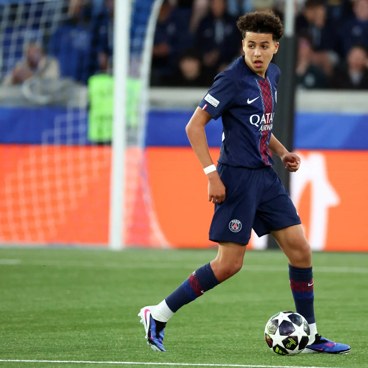 تتويج أيمن عصاب بجائزة أفضل لاعب U19