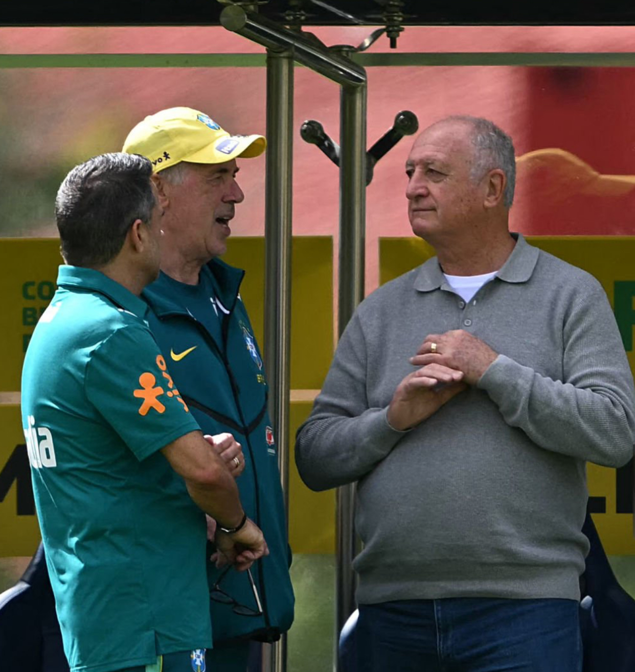 سكولاري يزور بعثة منتخب البرازيل لتحفيزهم
