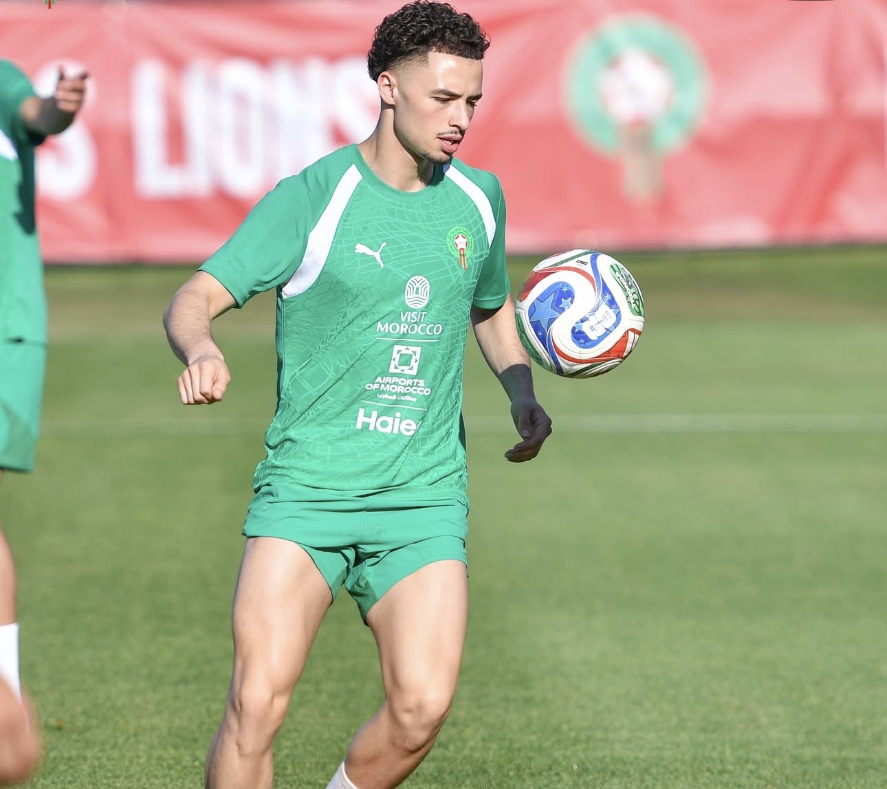 مزراوي، رياض، ديوب والطالبي.. أربعة أسود في البريميرليغ يحملون طموحات المغرب