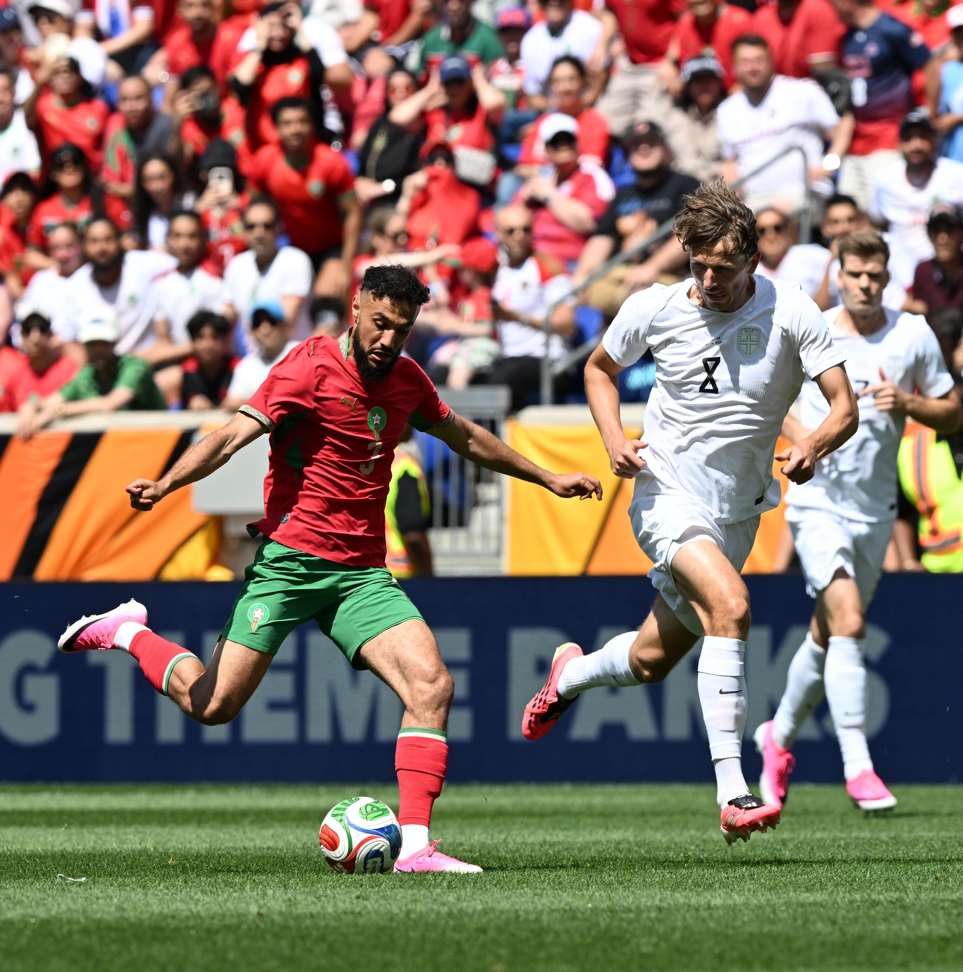 مزراوي يواصل التأهيل داخل القاعة ويغيب عن التداريب الجماعية للأسود