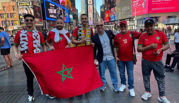 الجالية المغربية بأمريكا تنظم أكبر تجمع جماهيري في تايمز سكوير دعماً للاسود قبل مواجهة البرازيل