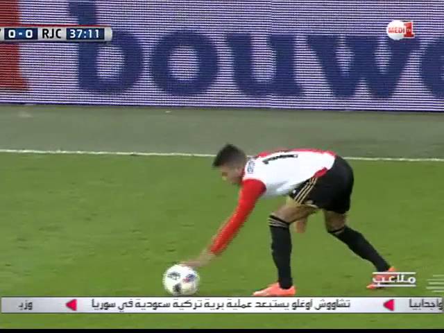 فيديو..الرياح تعاند اللاعبين في لقطات طريفة بالدوري الهولندي