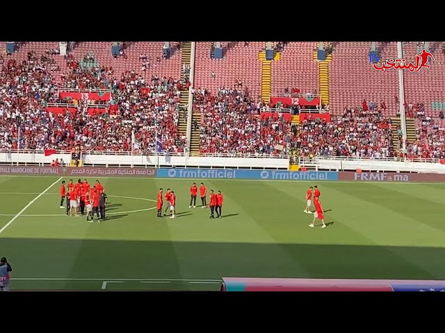 شاهد ولأول مرة لحظة دخول لاعبي المنتخب المغربي لأرضية ملعب الرباط بعد المونديال