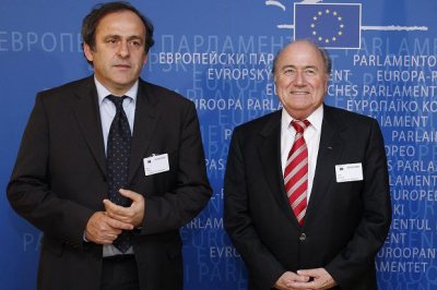 بلاتيني: بلاتر لا يخدم كرة القدم حاليا