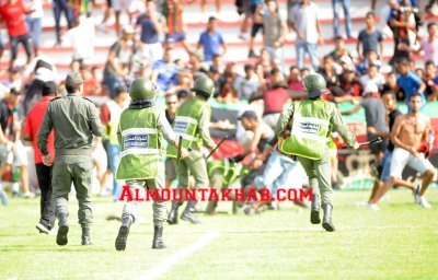 العنف في الملاعب: الحكومة ستتصدى للظاهرة بالحزم والصرامة المطلوبين