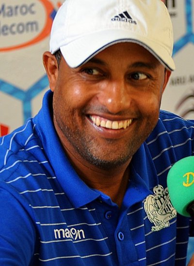 مكتب الدفاع الجديدي يقدم المدرب طارق مصطفى للاعبين