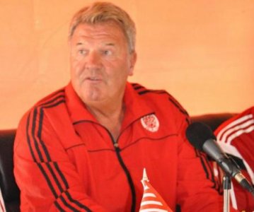 قبل مواجهته لأولمبيك أسفي توشاك يوجه إنذارا شديد اللهجة للاعبيه