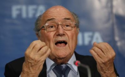 بلاتر يتطلع لنجاح جديد في 2015 بعد النجاة من صراعات 2014