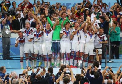 ألمانيا تتوج بكأس العالم وأفول نجم البرازيل في عام كروي مثير