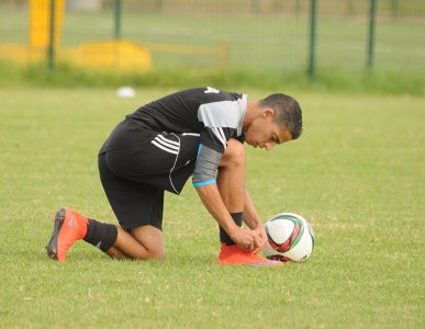 إصابة قديوي تزعج فاخر و اللاعب يعرض نفسه على طبيب المنتخب