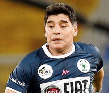 مارادونا يؤكد حضوره لمباراة تاريخية بالمغرب