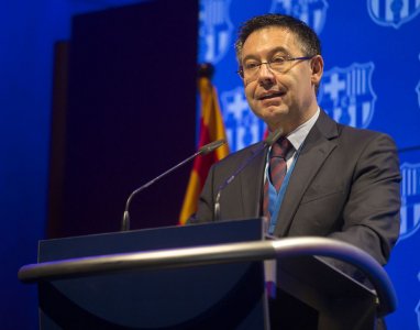 رئيس برشلونة يعبر عن غضبه من العقوبة الجديدة على ناديه