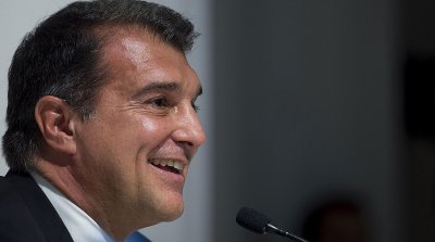 لابورتا: برشلونة في أيدي قطر، والوضع مقلق