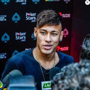 اتهام والدة نيمار بالتحايل في قضية انتقاله الى برشلونة