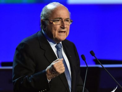 محامي بلاتر: رئيس الفيفا الموقوف في المستشفى وسيعود لمنزله قريبا