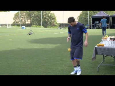 فيديو.. إن لم توجد كرة لا تضع أي شيء مشابه أمام ميسي