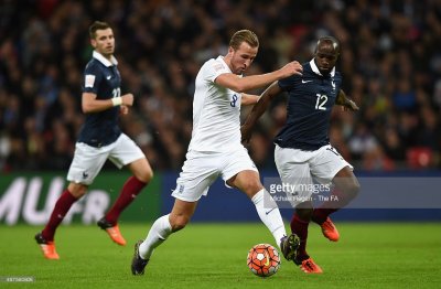 فوز انجلترا على فرنسا 2-صفر في اجواء تضامن حار بعد اعتداءات باريس