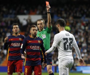 ايقاف ايسكو لمباراتين بسبب ضربه نيمار