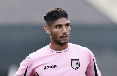 لزعر رفع راية الإستسلام للسيدة العجوز