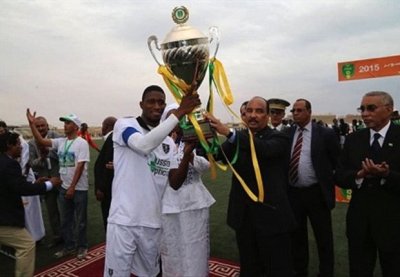 رئيس موريتانيا يُنهي مباراة السوبر في الدقيقة 65 لضيق وقته!