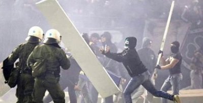 خصم ثلاث نقاط من باناثينايكوس بسبب شغب جماهيره