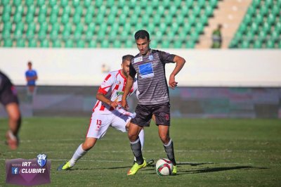 رفيق عبدالصمد يرفع رصيده في صدارة الهدافين