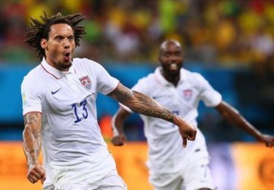 إيقاف جونز لاعب منتخب أمريكا ست مباريات بعد الاحتكاك بحكم