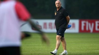 عين سكولاري شاخصة على منصة التتويج في اليابان