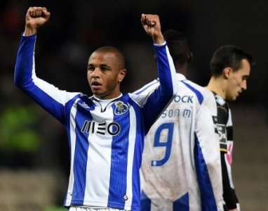 جائزة أحسن لاعب إفريقي 2015 : غياب براهيمي وفيغولي عن اللائحة النهائية