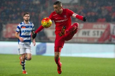 إيقاف فريق حكيم زياش عن اللعب في أوروبا لثلاثة مواسم