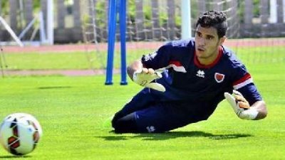 منير المحمدي.. ثبات ورسمية مطلقة