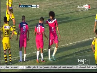 فيديو..خلاف لاعبي أولمبيك أسفي حول تنفيذ ركلة الجزاء