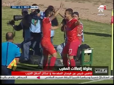 تنافس شرس في المقدمة وأسفل الترتيب قبل خمس دورات على ختام البطولة