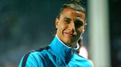 الشماخ يصر على البقاء في إنجلترا