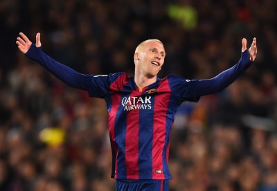 ماتيو مدافع برشلونة يغيب لثلاثة أسابيع بسبب الإصابة