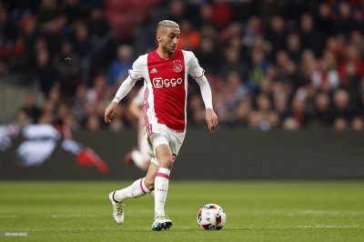 ساعة لزياش المريض ضد فريق الأم