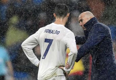 زيدان يطمئن على رونالدو قبل كلاسيكو الأرض