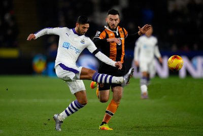 بينيتيز ينظر إلى لزعر ويمنحه فرصة