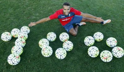 العرابي سعيد باهدافه 100 في مسيرته