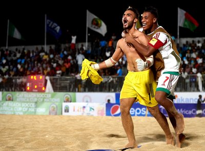 أسود الشاطئ عبروا لنصف النهاية