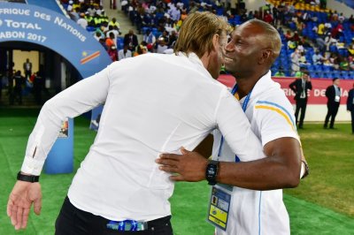 هنا أوييم: رونار ل المنتخب : لست صديق أحد بالملعب ولا هدايا بيني وبين لوروا