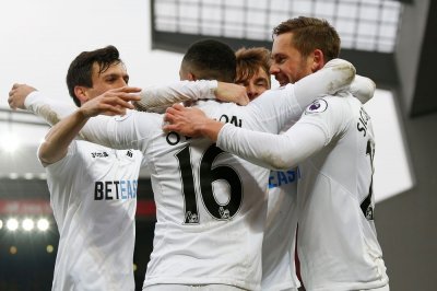 بطولة انجلترا: سوانسي يفاجىء ليفربول في عقر داره