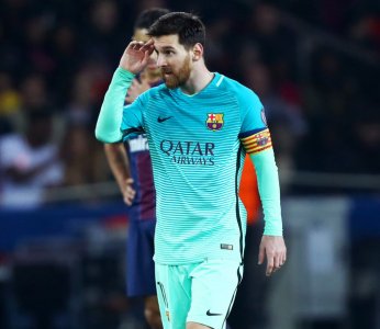 الخسارة المدوية أجلت زيارة ميسي لمصر