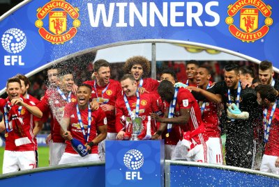 كأس العصبة: ابراهيموفيتش ومورينيو يفتتحان رصيدهما في يونايتد