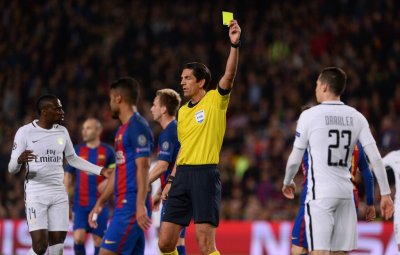 رئيس الاتحاد الأوروبي: لهذا السبب لن نوقف حكم مباراة برشلونة أمام سان جيرمان