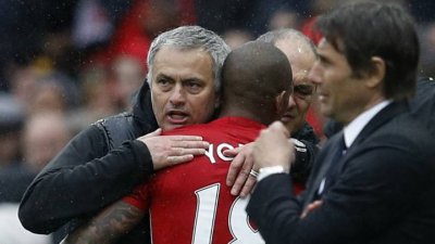 يونايتد يهزم تشيلسي ويقدم مساعدة لتوتنهام في البطولة الإنجليزية