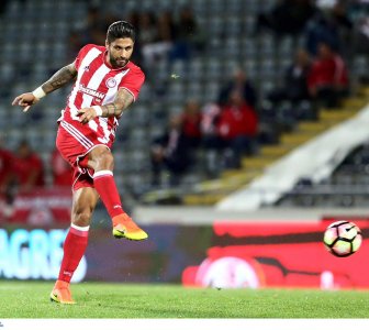 داكوسطا يغادر كأس اليونان مقصيا ومطرودا