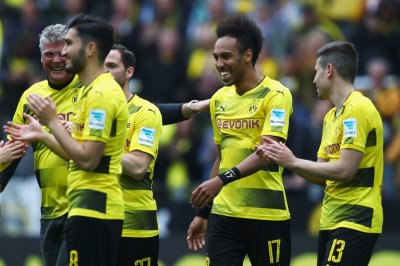 ضربة جزاء متأخرة من اوباميانغ ترسل دورتموند لعصبة الأبطال